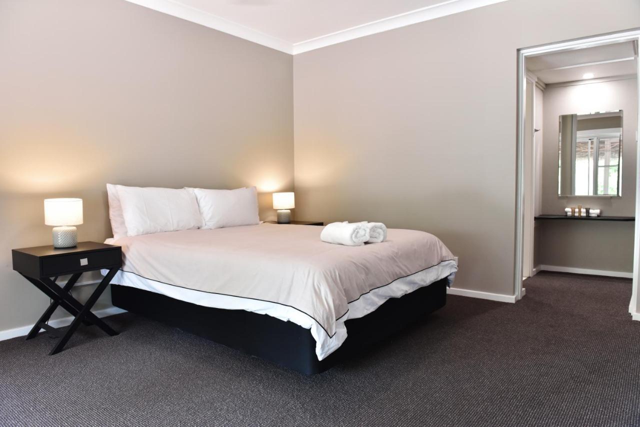 Dutchies Motel Nelson Bay & Dutchmans Beach Apartments Extérieur photo